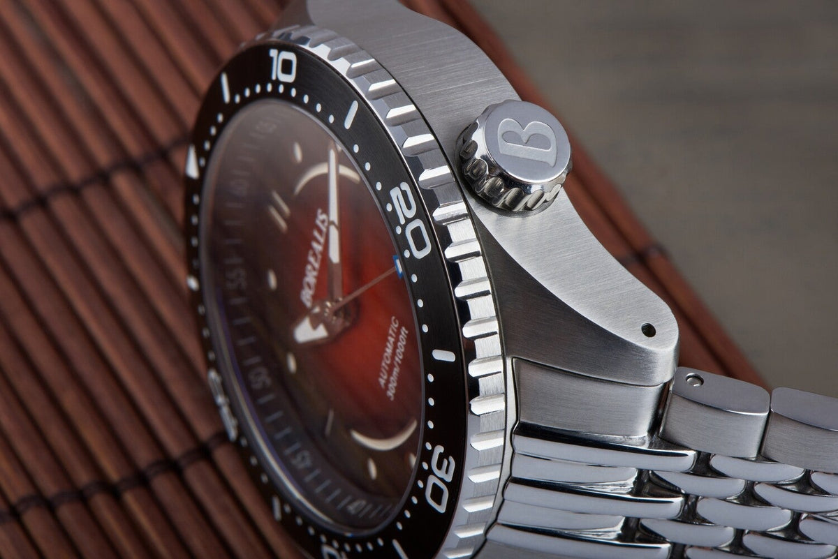borealis neptuno red fade to black dial no date nh38 automatic movement 300m diver watch